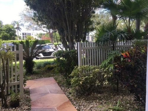 7290 Kinghurst Dr, Delray Beach, FL 33446-2971