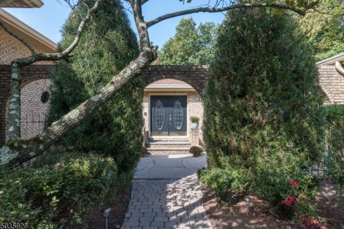 706 Jenny Trl, Franklin Lakes, NJ 07417-2938