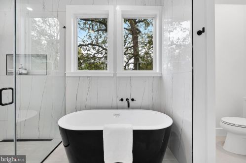 4624 Asbury Pl, Washington DC  20016-4325 exterior