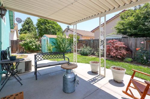 3387 Four Seasons Dr, Turlock CA  95382-9713 exterior