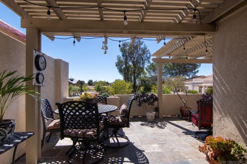 17958 Avenida Alozdra, San Diego CA 92128-1570 exterior