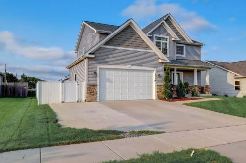 9324 Angelica Dr, Sturtevant, WI 53177-3816