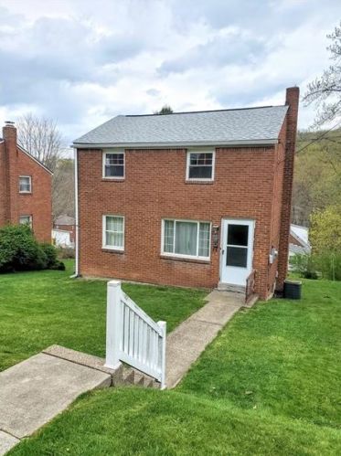 448 Cedar St, Jeannette, PA 15644-2556