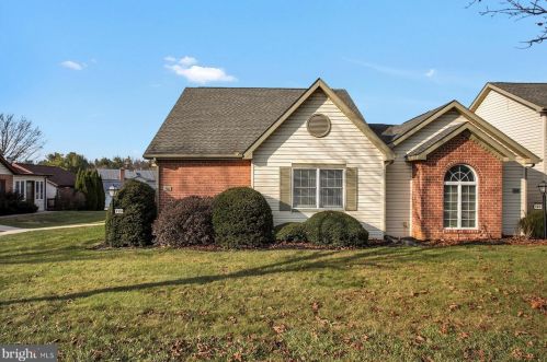 120 Strayer Dr, Carlisle PA  17013-4407 exterior