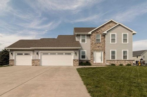 2928 Firethorn Ct, Green Bay, WI 54313-3253