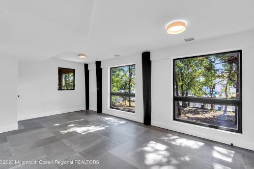 49 Cherokee Ln, Bricktown NJ  08724-4405 exterior