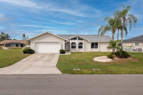 1219 16th St, Cape Coral, FL 33990-3795