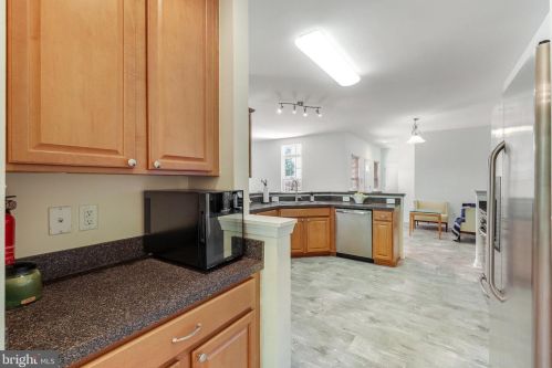 11 Broad Way, Lovettsville VA  20180-8608 exterior