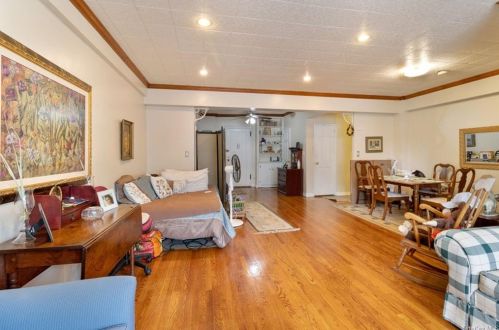 325 Main St, White Plains, NY 10601-3602