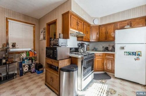 886 Broadway, Bayonne NJ  07002-3033 exterior