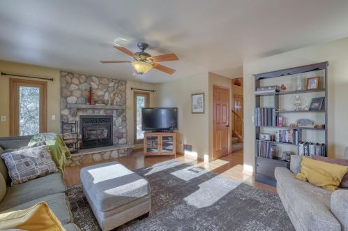 800 James Dr, Twin Lakes, WI 53181-9349