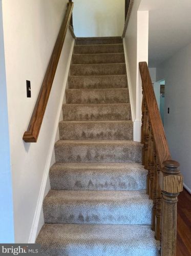 303 Orchard Cir, Hamilton VA  20158-9700 exterior