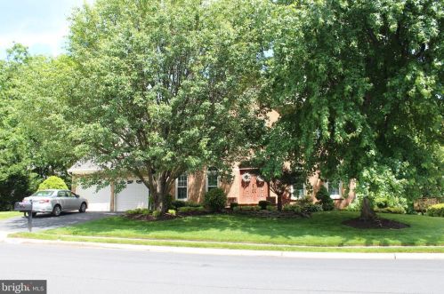 7803 Valleyfield Dr, Springfield VA  22153-4117 exterior