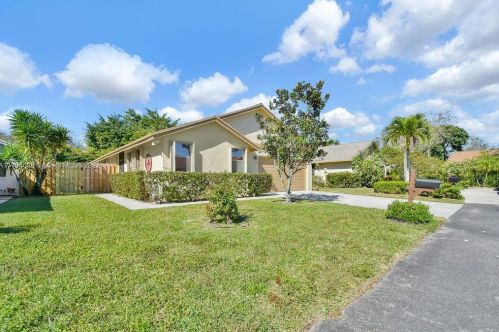 3225 13th St, Delray Beach, FL 33445-7631