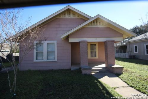419 6th St, Kenedy, TX 78119-2649