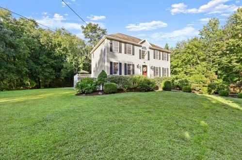 47 Fawn Meadow Dr, Bridgeport, CT 06611-1645