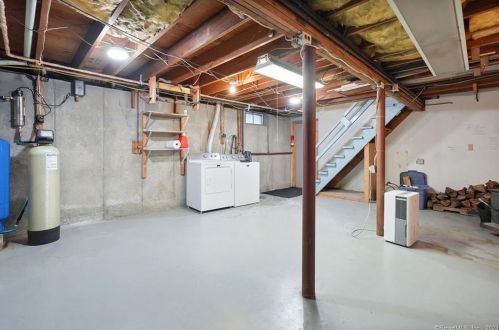 37 Victoria Dr, Colchester CT  06415-2319 exterior