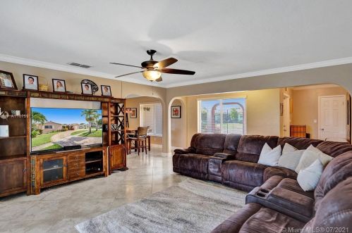 8450 19th St, Hollywood, FL 33024-3409