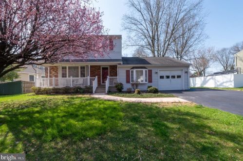 2202 Lancashire Dr, Wilmington, DE 19810-2812