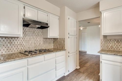 205 Meadow Ln, Denton TX  76207-7410 exterior