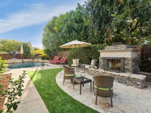 2075 Merlot Dr, Morgan Hill CA  95037-3883 exterior