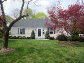 19 Gwendolyn Dr, Bridgeport, CT 06611-2427
