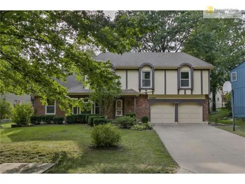 9026 Alden St, Shawnee Mission KS  66215-3067 exterior