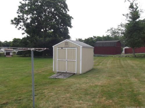 11 Harbor View Ave, Waterford CT  06385-1312 exterior