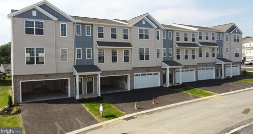 1817 Shady Lane Dr, Navy Sup Dpt, PA 17055