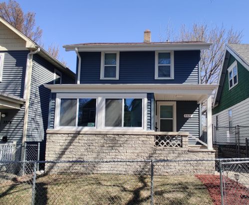 3370 26th St, Milwaukee, WI 53215-4822