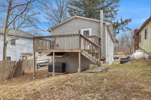51 College Pl, Waterbury CT  06716-3006 exterior
