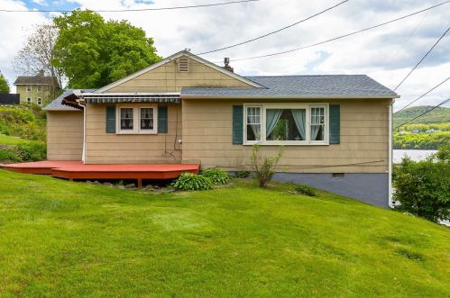 19 River Rd, Hyde Park, NY 12538-1259