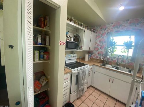 2923 11 Ct, Cape Coral FL  33914-5622 exterior