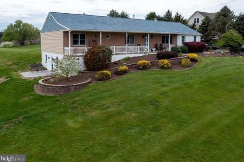 130 Robin Dr, Dale, PA 19504-9370