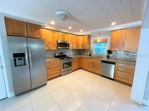 219 17th St, Sanford, FL 32771-3425