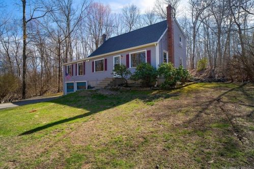 152 Hillcrest Dr, Amston, CT 06231-1724