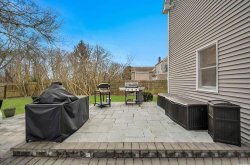 142 Reynolds Rd, West Islip NY  11795-2917 exterior