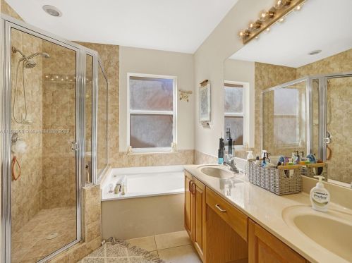 425 198 Ter, Hollywood FL exterior