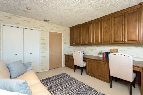 2755 Valle Vista Dr, Glendale CA  91206-4720 exterior