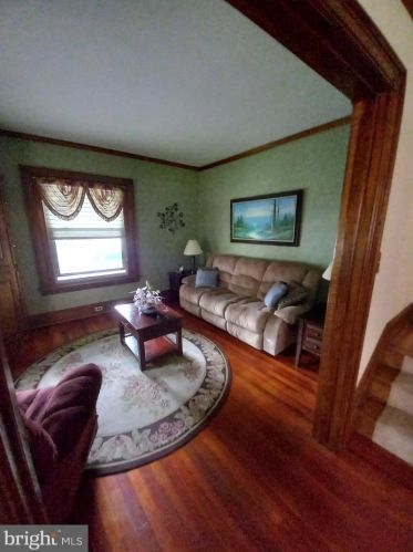 323 Columbia Ave, Lansdale PA 19446-3312 exterior