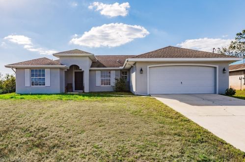 3102 Susan Ave, Lehigh Acres, FL 33976-4332