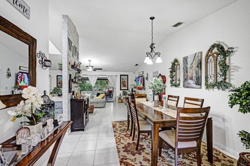14 Flint Way, Boynton Beach, FL 33426-8110