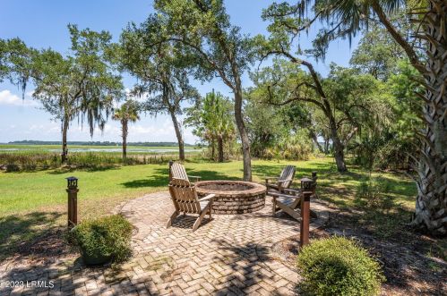 66 Bay Dr, Beaufort SC  29907-1755 exterior