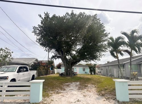 2850 Kentucky St, West Palm Beach FL  33406-4243 exterior