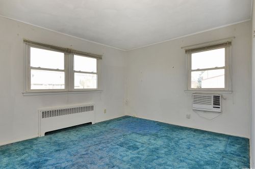 88 27th St, Copiague NY  11726-2622 exterior