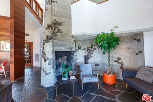 2440 Minard Rd, Topanga CA  90290-3402 exterior