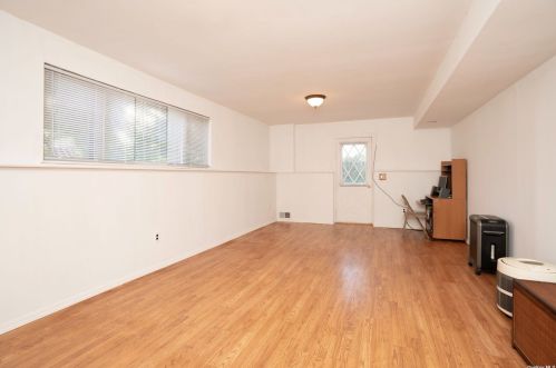 87 Central Ave, New Hyde Park NY  11040-4134 exterior