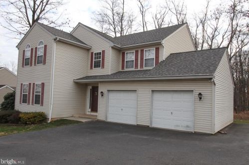 2478 Rosenberry Rd, Gilbertsville, PA 19525-9732