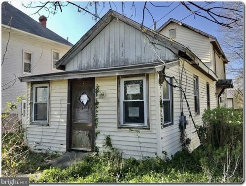 8 Columbia Ave, Newfield, NJ 08344-9501