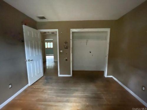 3821 Gomer St, Yorktown Hgts NY  10598-1724 exterior